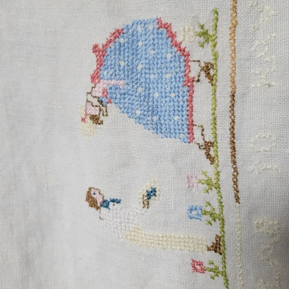 Vtg Table Linen Handmade Cross Stitch Embroidered Luncheon Cloth approx 28